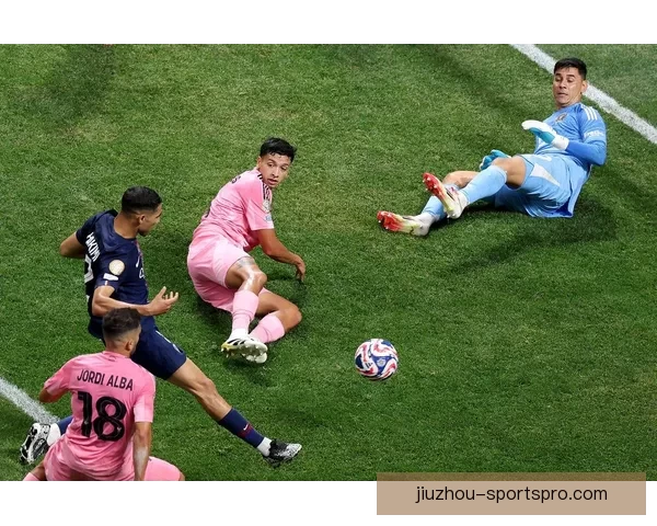 阿什拉夫坦言梅西加盟后球队战术改变自己踢球表现受影响